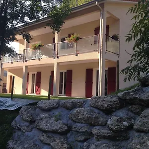 De Servant Roulottes Et D'hotes *** Auberives-en-Royans